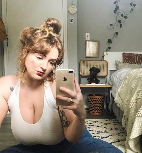 Foto di nudo di fuga di OnlyFans di Cayley M