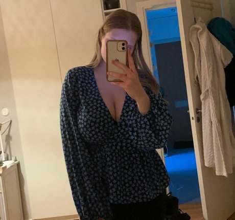 Foto di nudo di fuga di OnlyFans di Stina