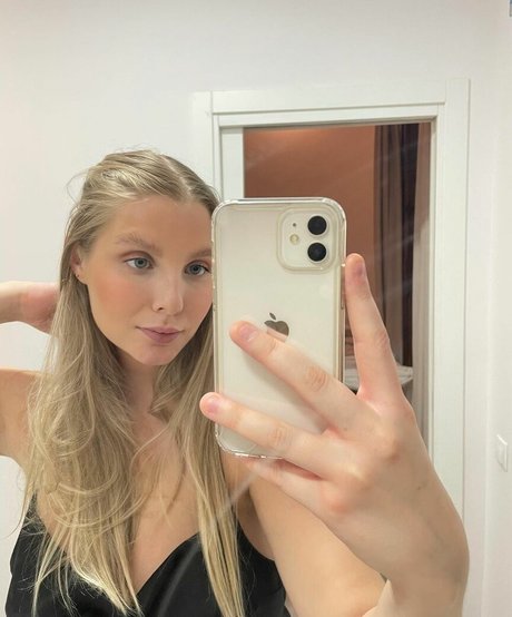 Foto di nudo di fuga di OnlyFans di Stina