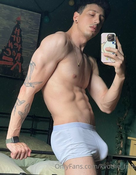 Foto di nudo di fuga di OnlyFans di Kvothefree