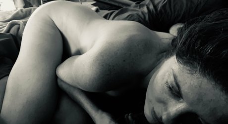 Foto di nudo di fuga di OnlyFans di Bustybrooke1