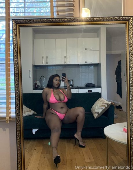 Foto di nudo di fuga di OnlyFans di Effyflamelondon