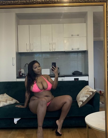 Foto di nudo di fuga di OnlyFans di Effyflamelondon