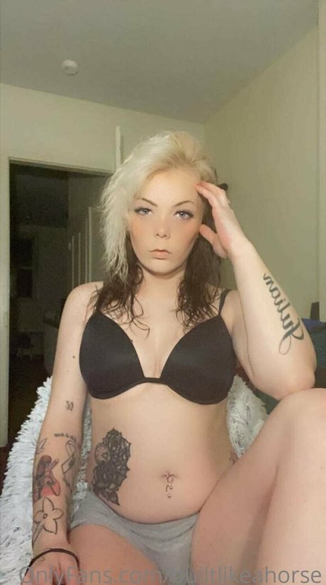 Foto di nudo di fuga di OnlyFans di Builtlikeahorse