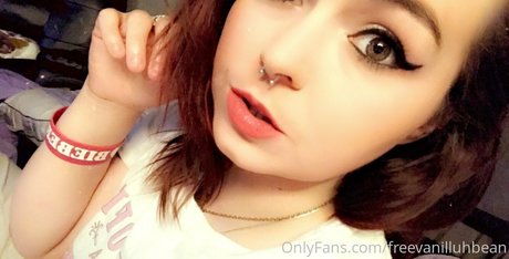 Foto di nudo di fuga di OnlyFans di Freevanilluhbean