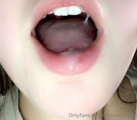 Foto di nudo di fuga di OnlyFans di Deliriousvirgo