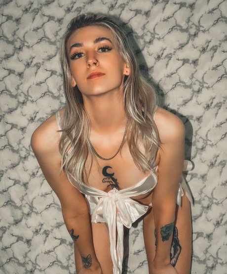 Foto di nudo di fuga di OnlyFans di Kara Bella