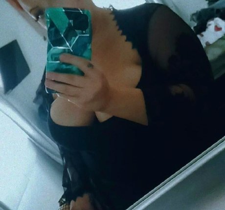 Foto di nudo di fuga di OnlyFans di Eva Angel