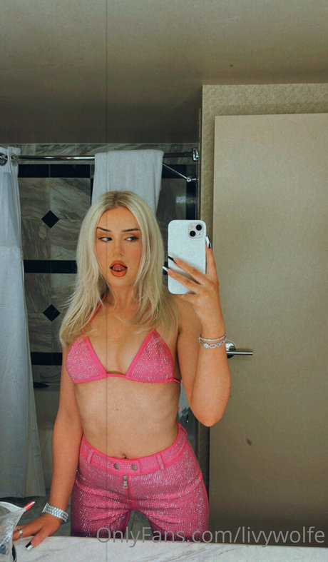 Foto di nudo di fuga di OnlyFans di Livywolfe