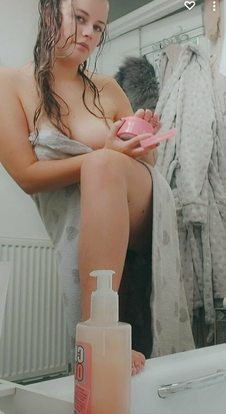 Foto di nudo di fuga di OnlyFans di Milfsfuckavirgin