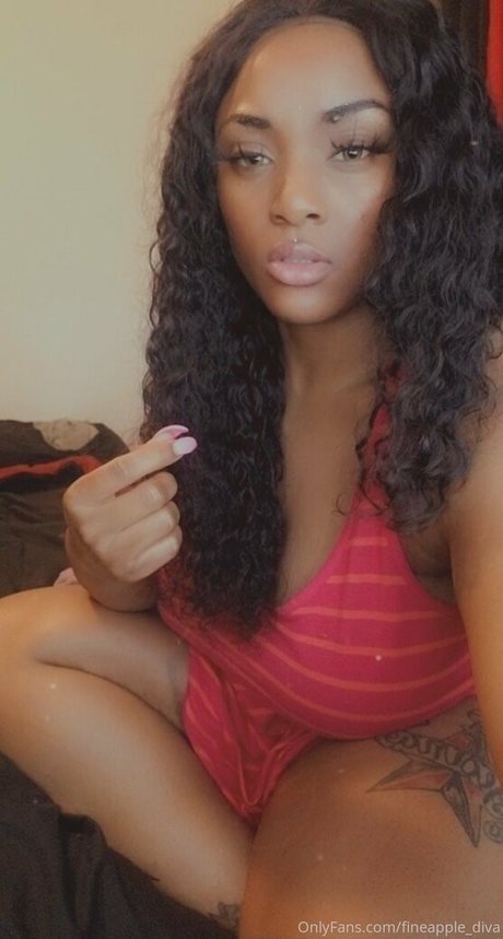 Foto di nudo di fuga di OnlyFans di Fineapplediva