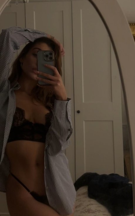 Foto di nudo di fuga di OnlyFans di Leyla Sitki
