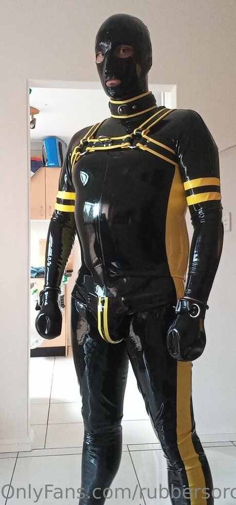 Foto di nudo di fuga di OnlyFans di Rubbersorcerer