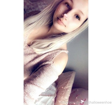 Foto di nudo di fuga di OnlyFans di Xoxbuttonsbabee