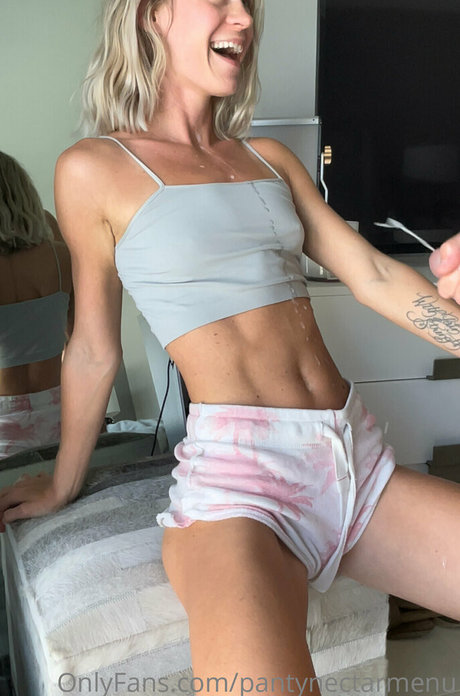 Foto di nudo di fuga di OnlyFans di Pantynectarfree