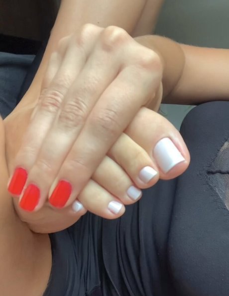 Foto di nudo di fuga di OnlyFans di Caliupefeet