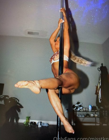 Foto di nudo di fuga di OnlyFans di Misstkn