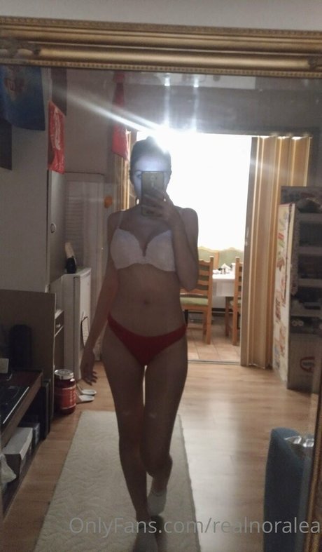 Foto di nudo di fuga di OnlyFans di Realnoralea